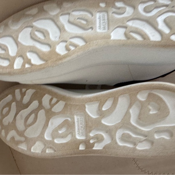 Alexander McQueen Monochrome Sneakers - Picture 2 of 12